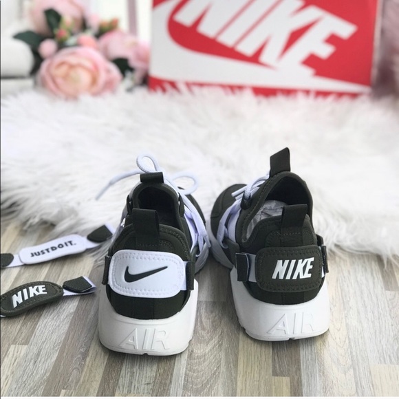 NWT Nike Air Huarache City Low Cargo Khaki WMNS. - Picture 3 of 8